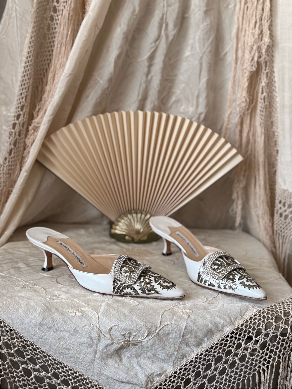 Manolo Blahnik embroidered crystal buckle hangisi style Pointed kitten heel Mule